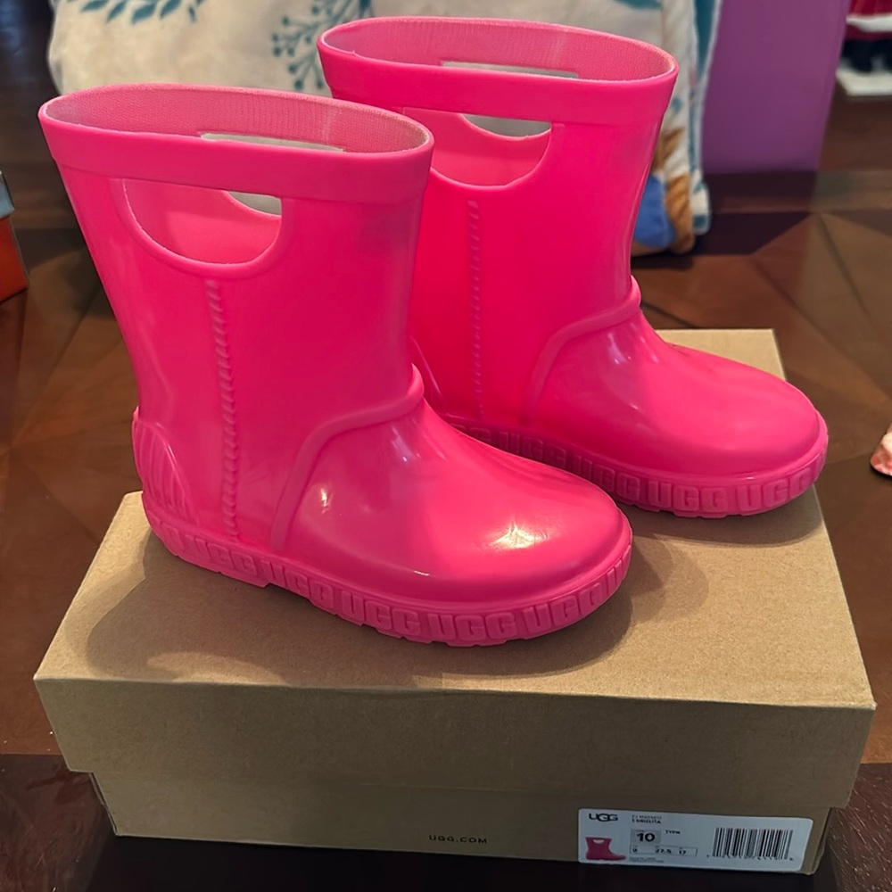 UGG RAINBOOTS